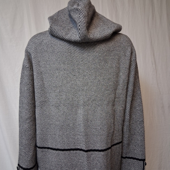 Romimona Black and White Knit Cardigan Size 3XL - Picture 14 of 16